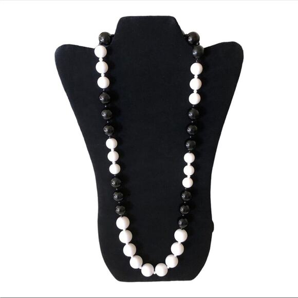 Vintage 1980’s Monet Lucite Black and White Bead Necklace Gold Toned Clasp - Picture 6 of 9